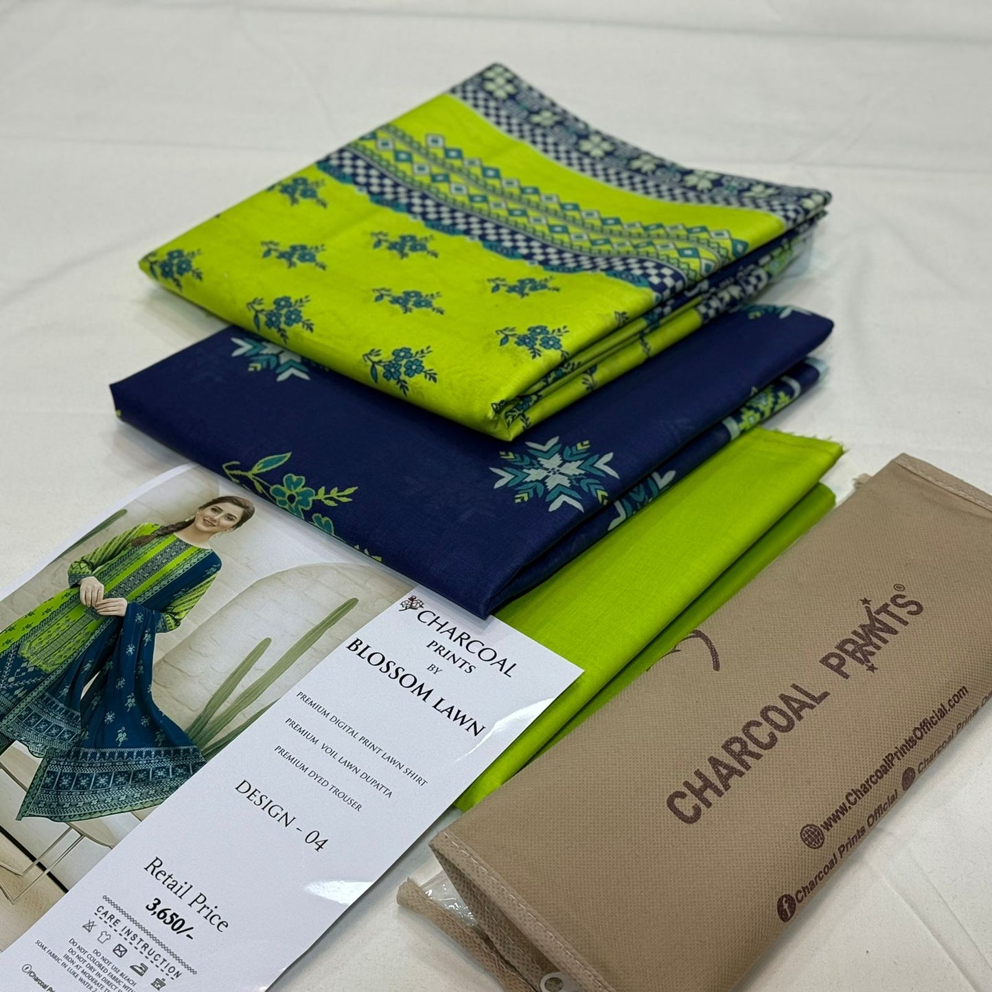 Diners By Charcoal Printed Lawn D-004