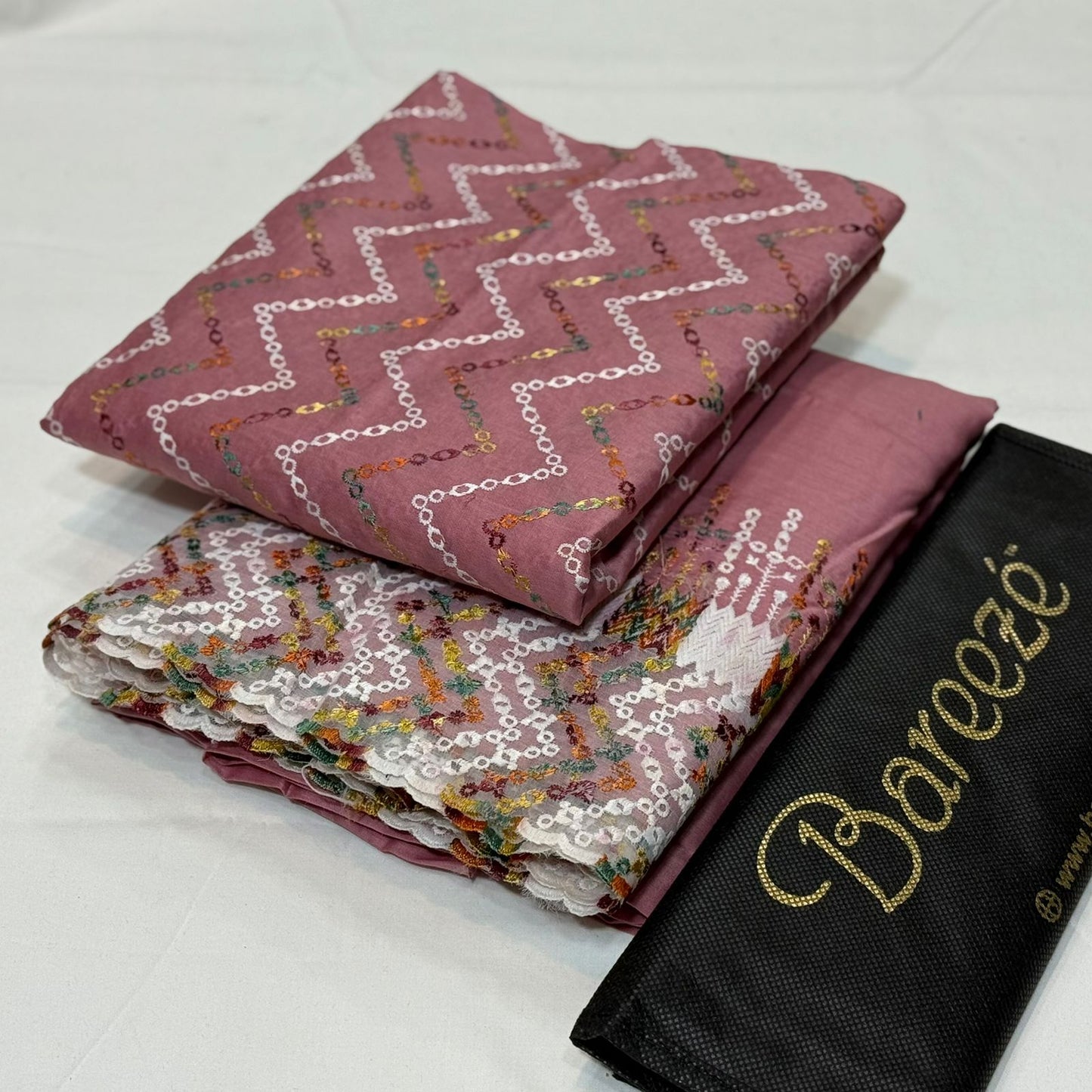 Bareeze Embroidered Lawn 2Piece D-004