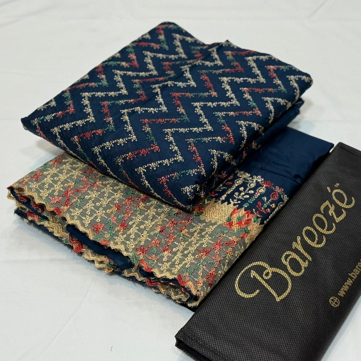 Bareeze Embroidered Lawn 2Piece D-013