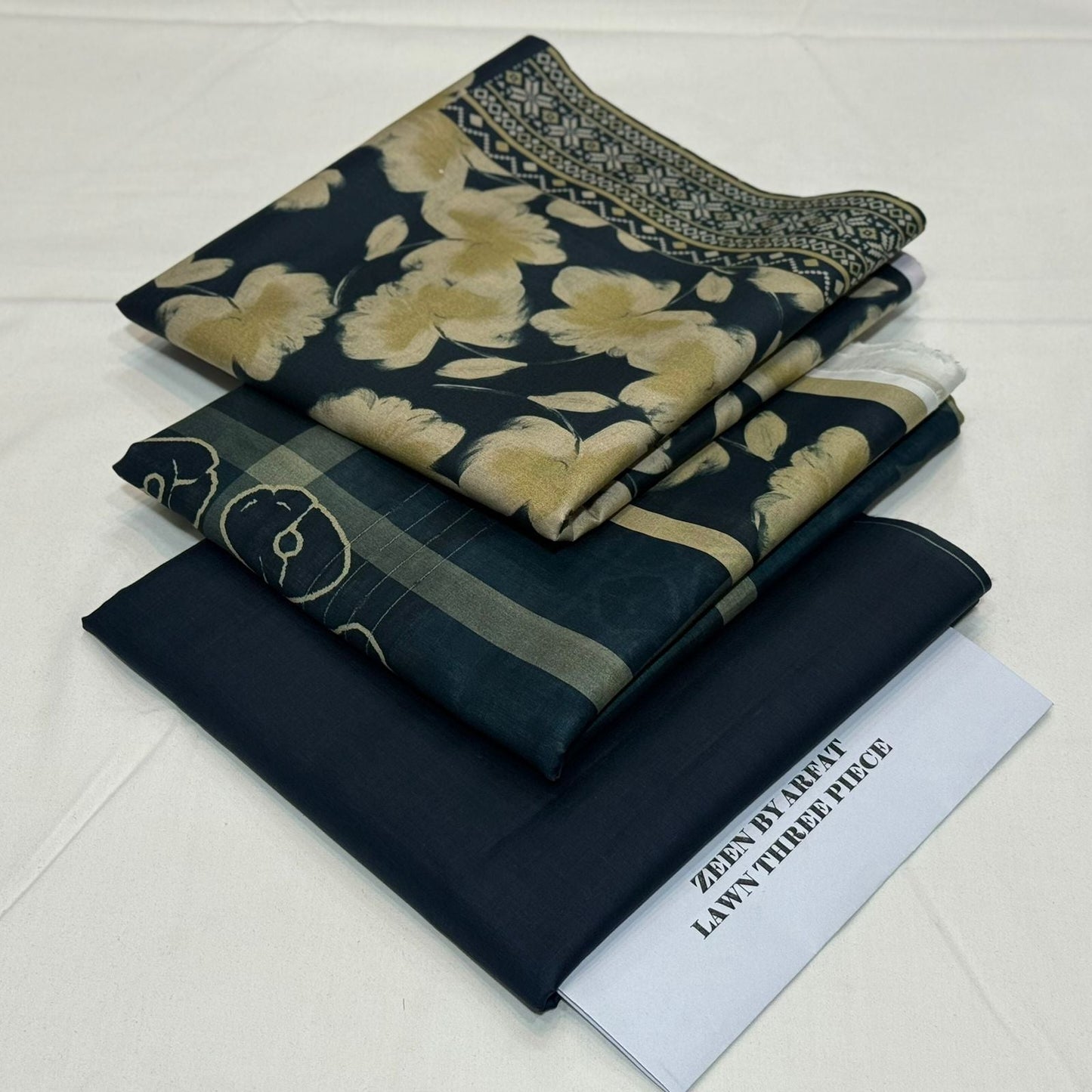 Zeen Printed Lawn Unstitched 3Piece D-125