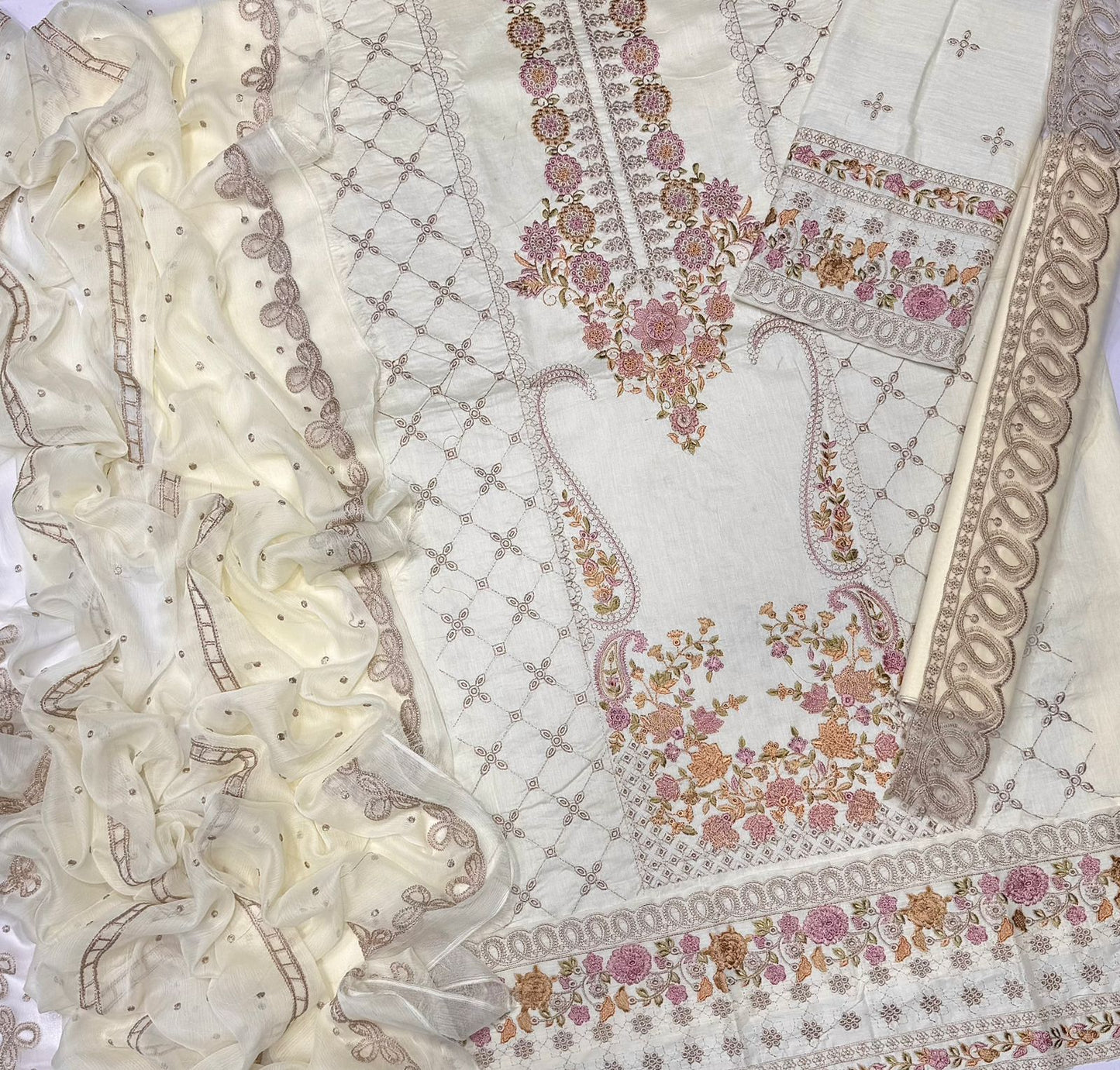 Crimson Embroidered lawn 3piece