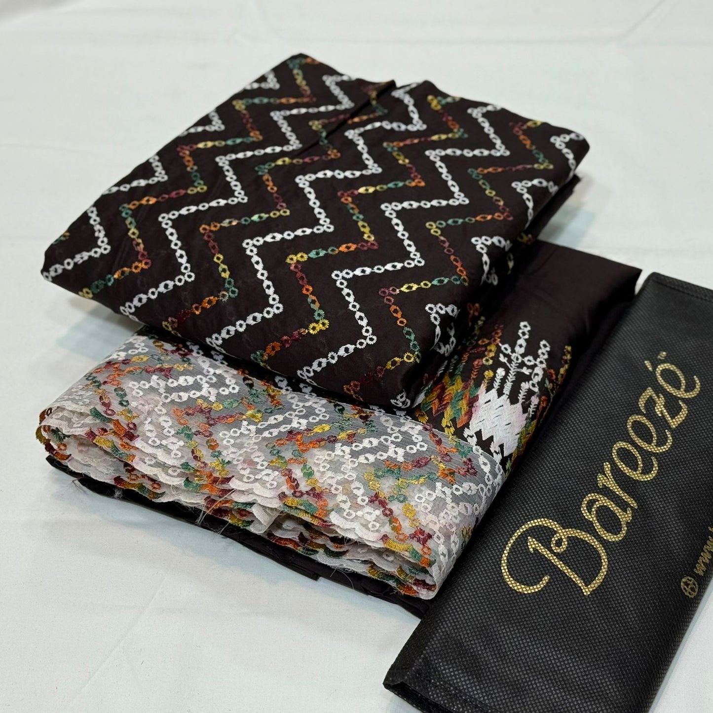 Bareeze Embroidered Lawn 2Piece D-002