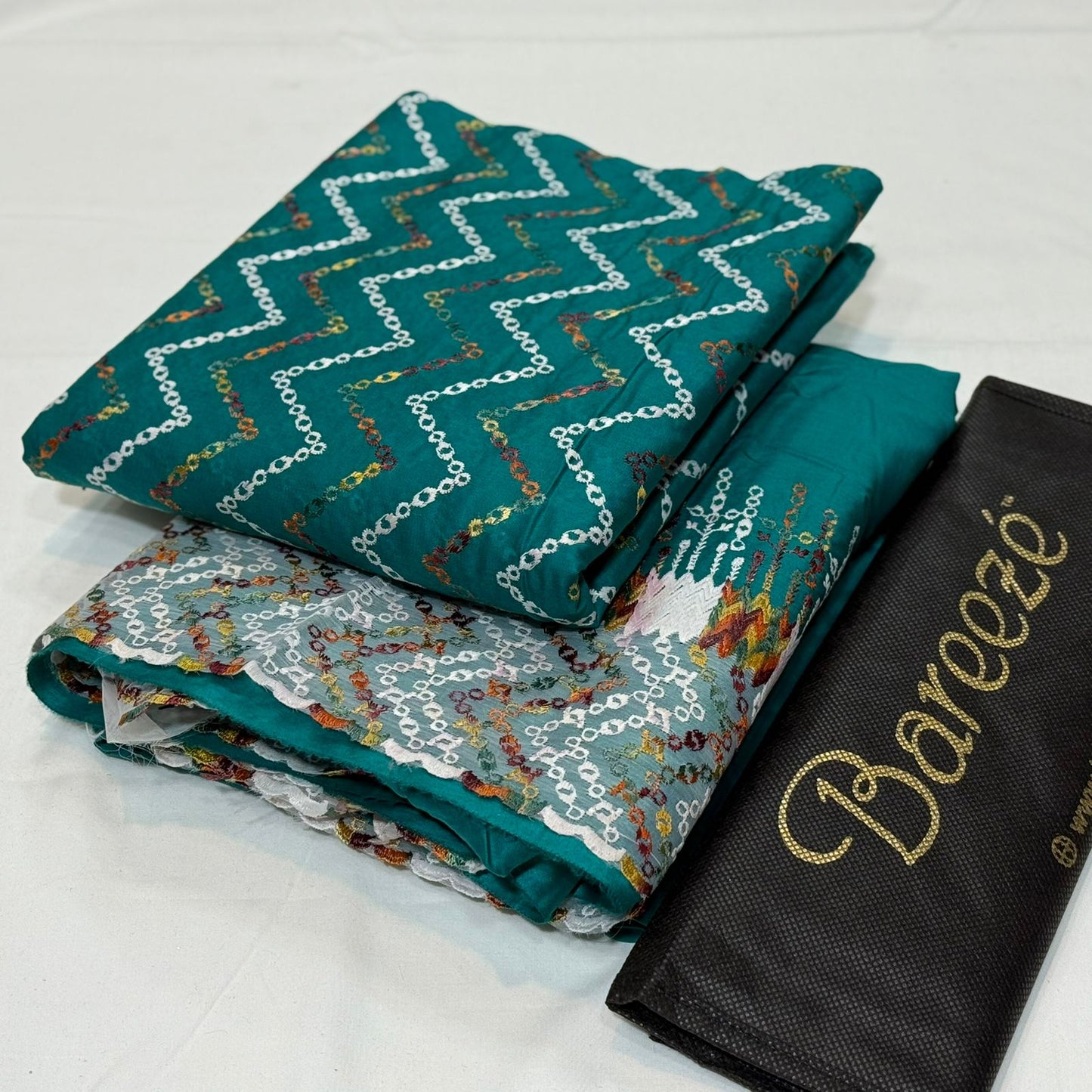 Bareeze Embroidered Lawn 2Piece D-006