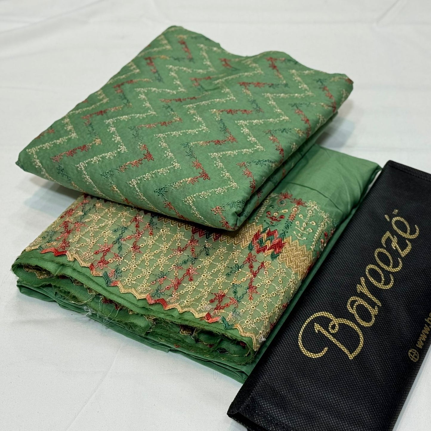 Bareeze Embroidered Lawn 2Piece D-009