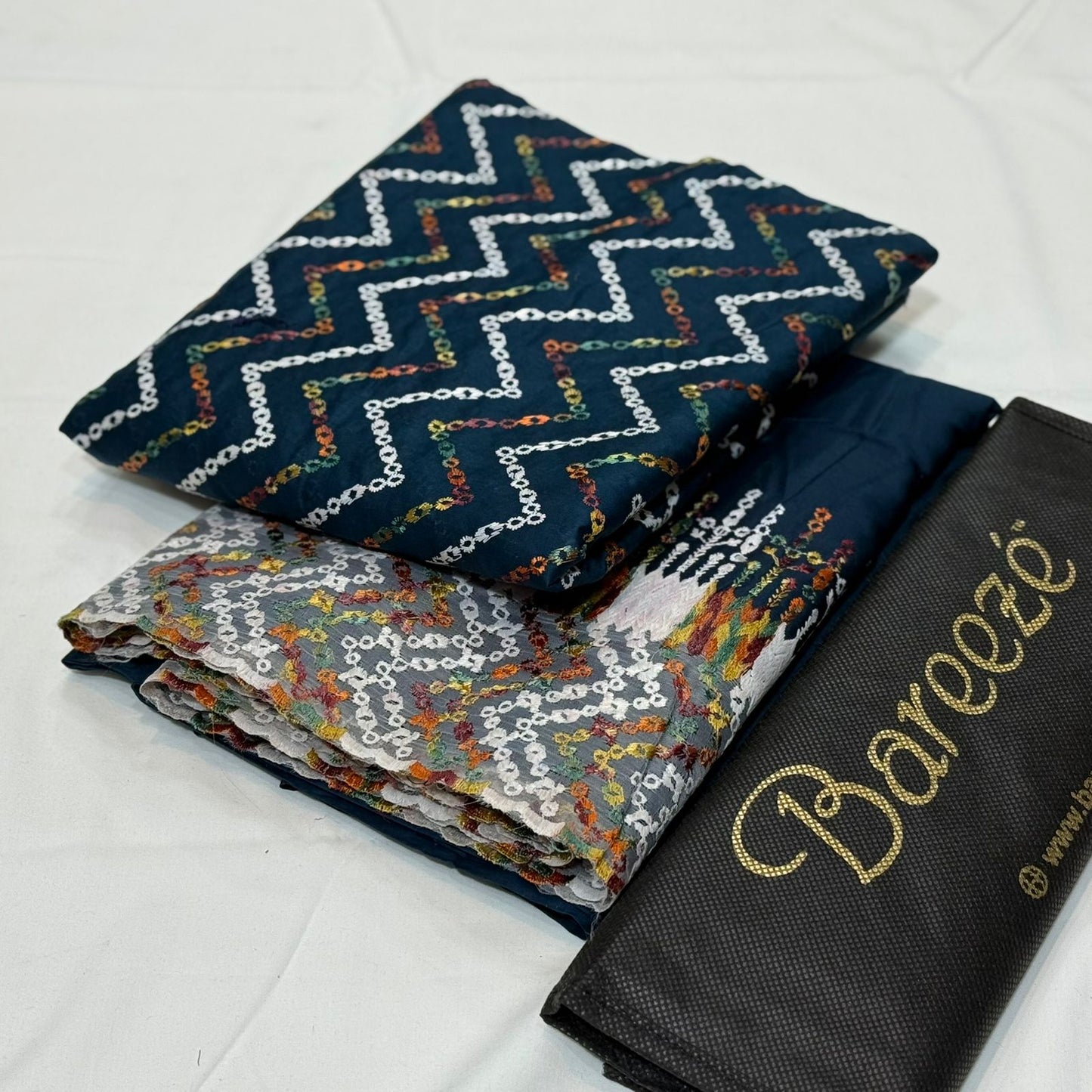 Bareeze Embroidered Lawn 2Piece D-012