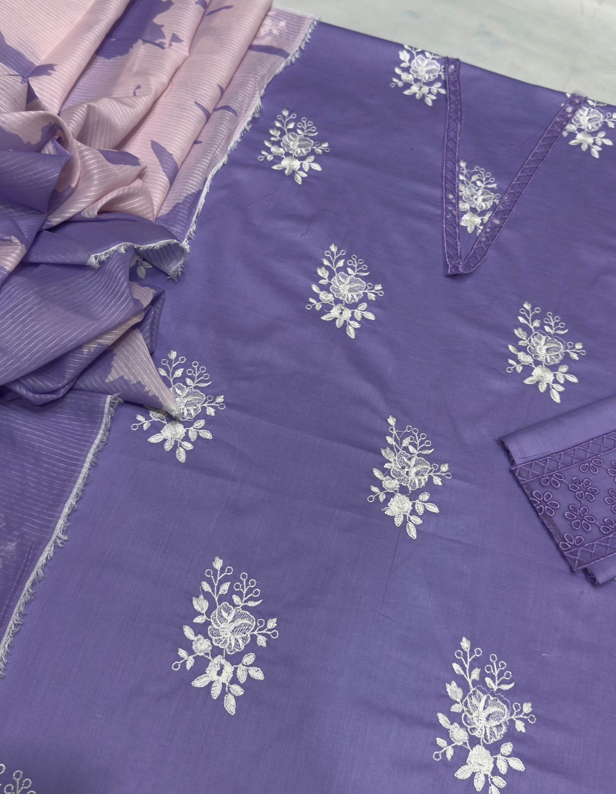 Hussain Rehar Lawn Embroidered 3Piece D-002