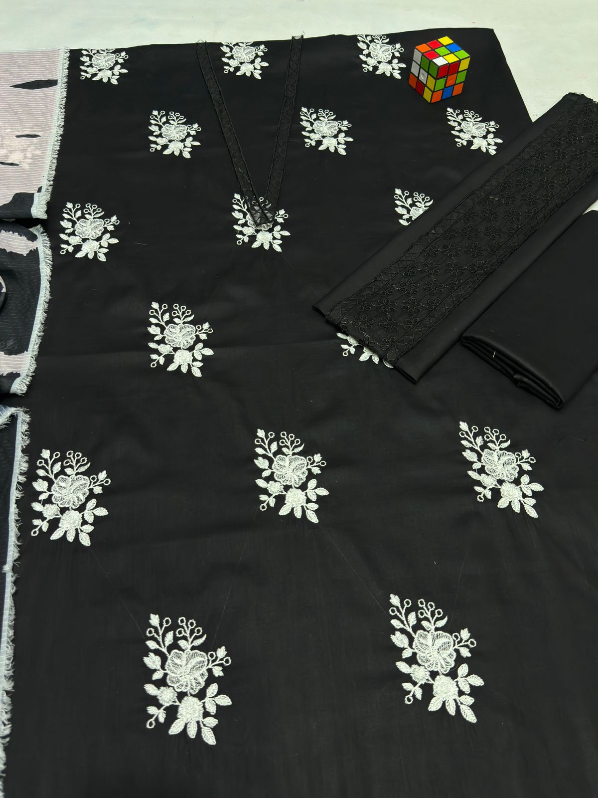 Hussain Rehar Lawn Embroidered 3Piece D-001