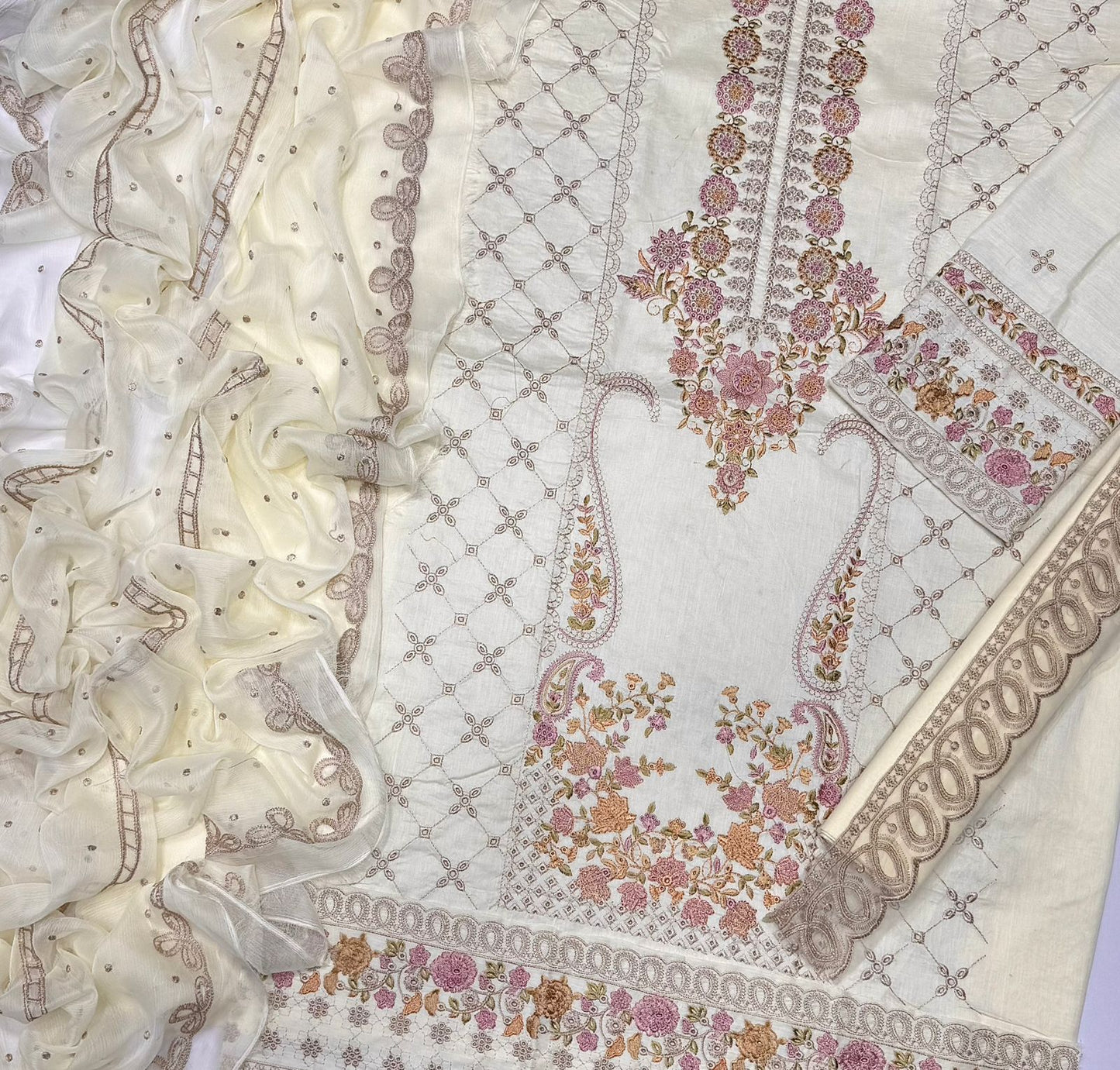 Crimson Embroidered lawn 3piece